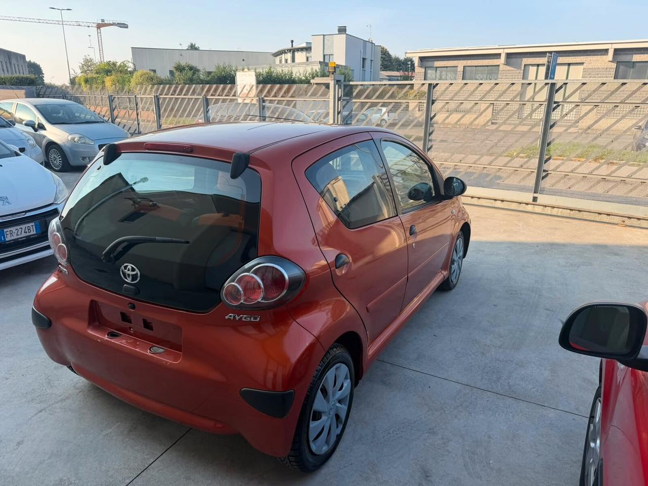 Toyota Aygo 1.0 12V VVT-i 5 porte Orange Connect MMT