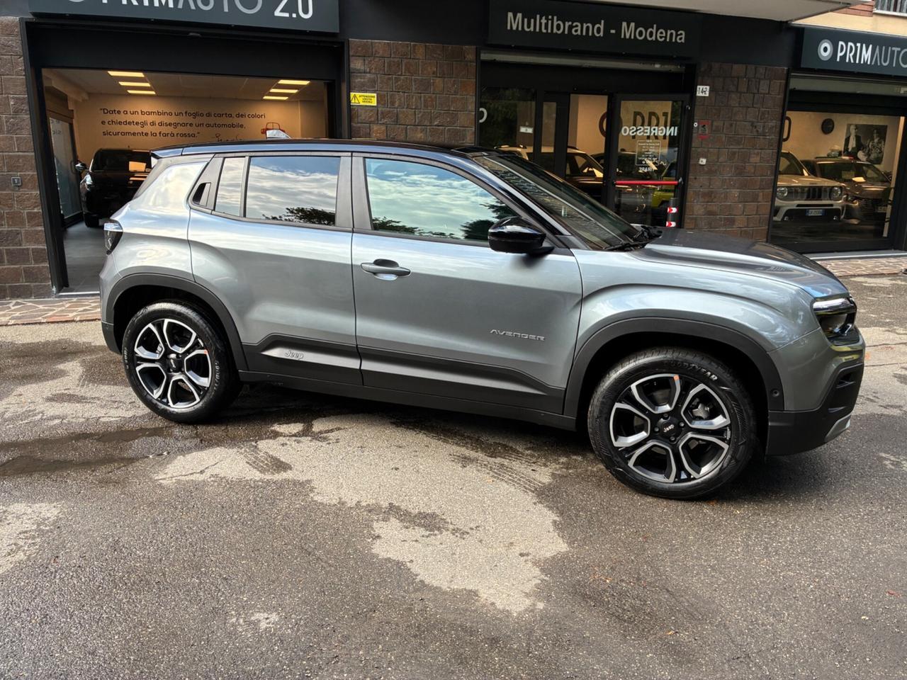 Jeep Avenger Hybrid Summit tetto apribile e navi