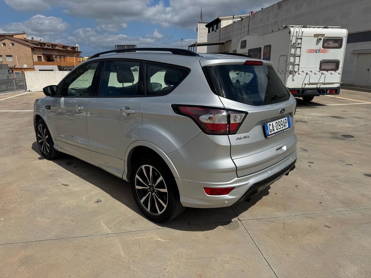 Ford Kuga 1.5 TDCI 120 CV S&S 2WD ST-Line