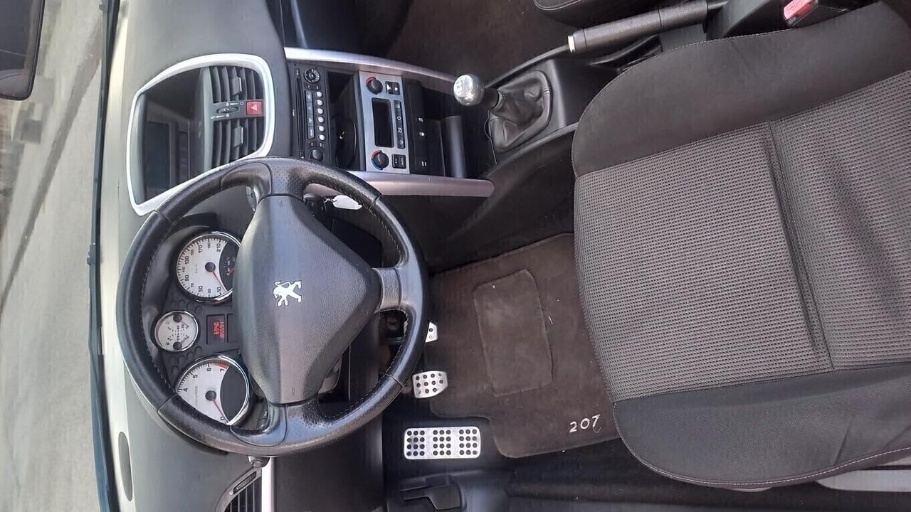 Peugeot 207 1.6 VTi 120CV CC aut. Féline