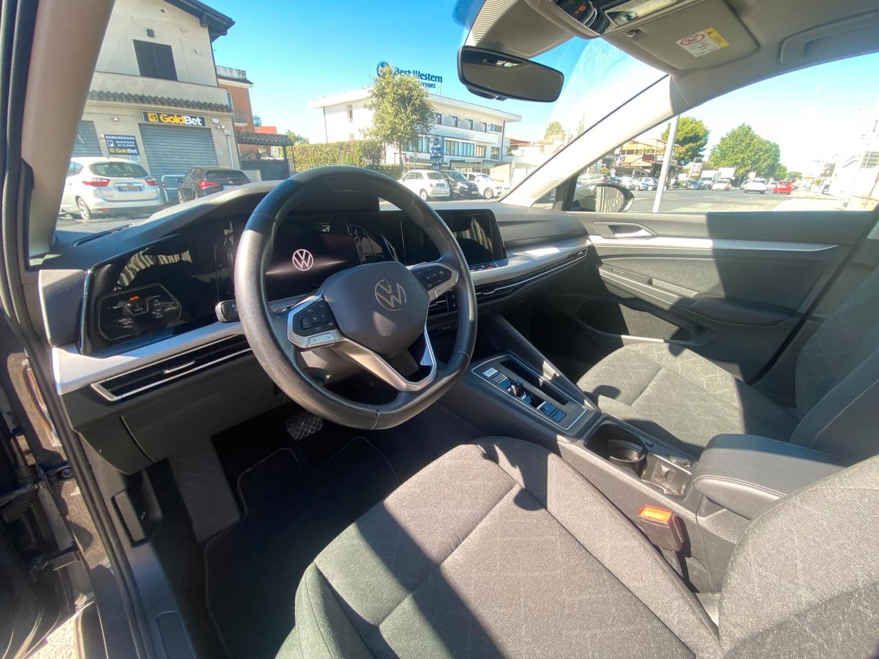 Volkswagen GOLF VIII 1.0 eTSi evo DsG LIFE 110Cv