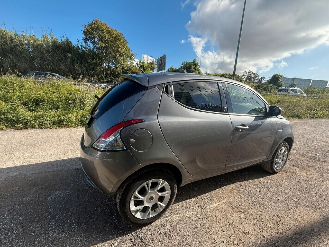 Lancia Ypsilon 0.9 TwinAir 85 CV 5 porte Metano Ecochic Elle