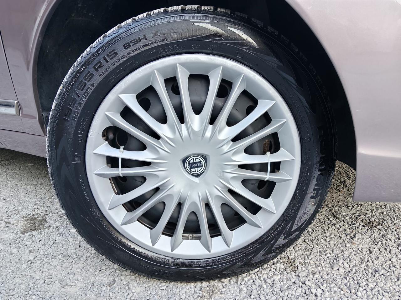 Lancia Ypsilon 1.2 Oro PARI AL NUOVO LEGGI