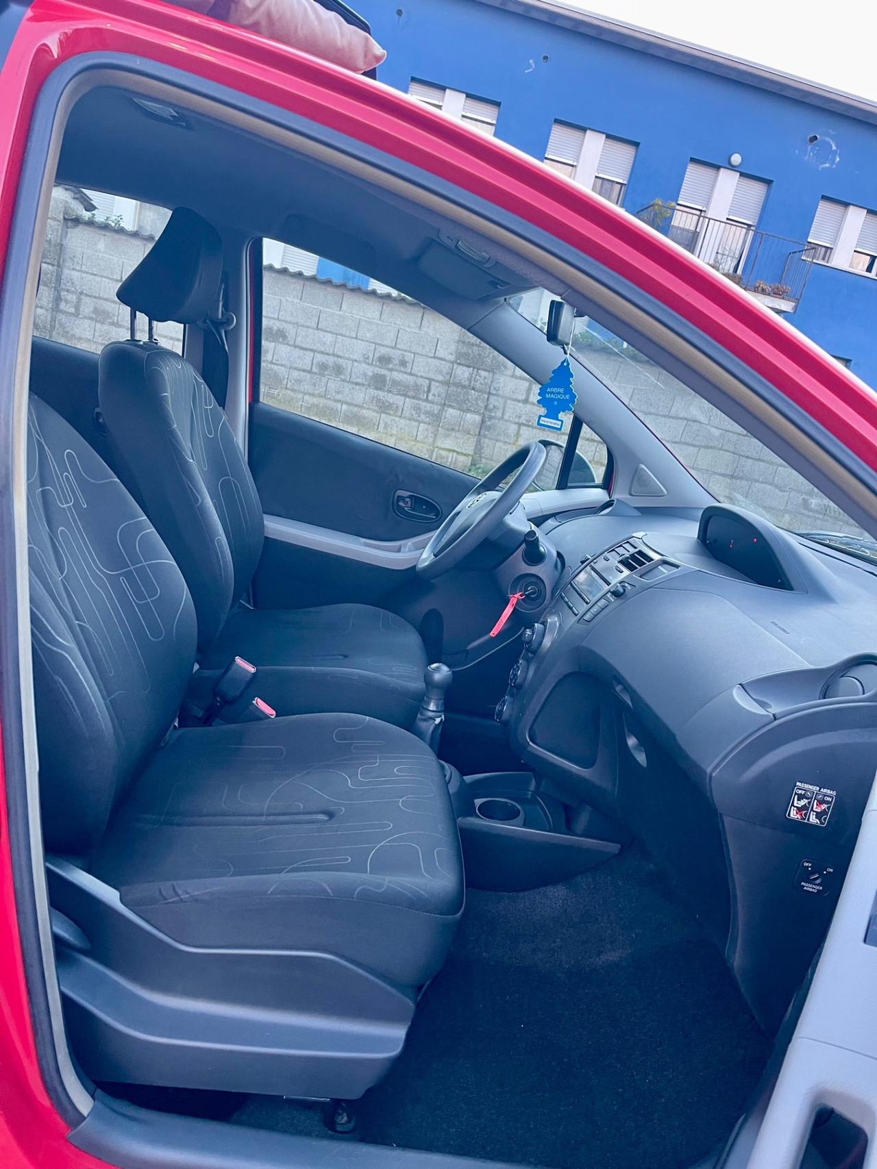 Toyota Yaris 1.0 5 porte