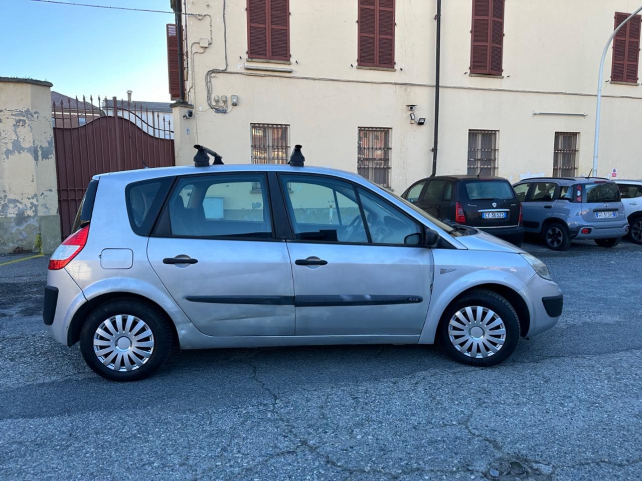 Renault Scenic Scénic 1.5 dCi/82CV pochi km