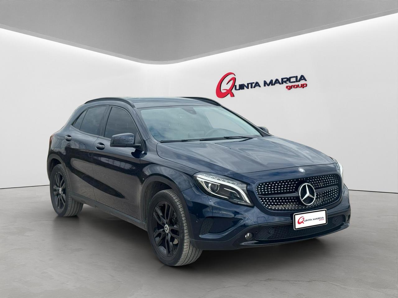 Mercedes-Benz GLA 200d SPORT AUTOMRETROCAMCARPLAY
