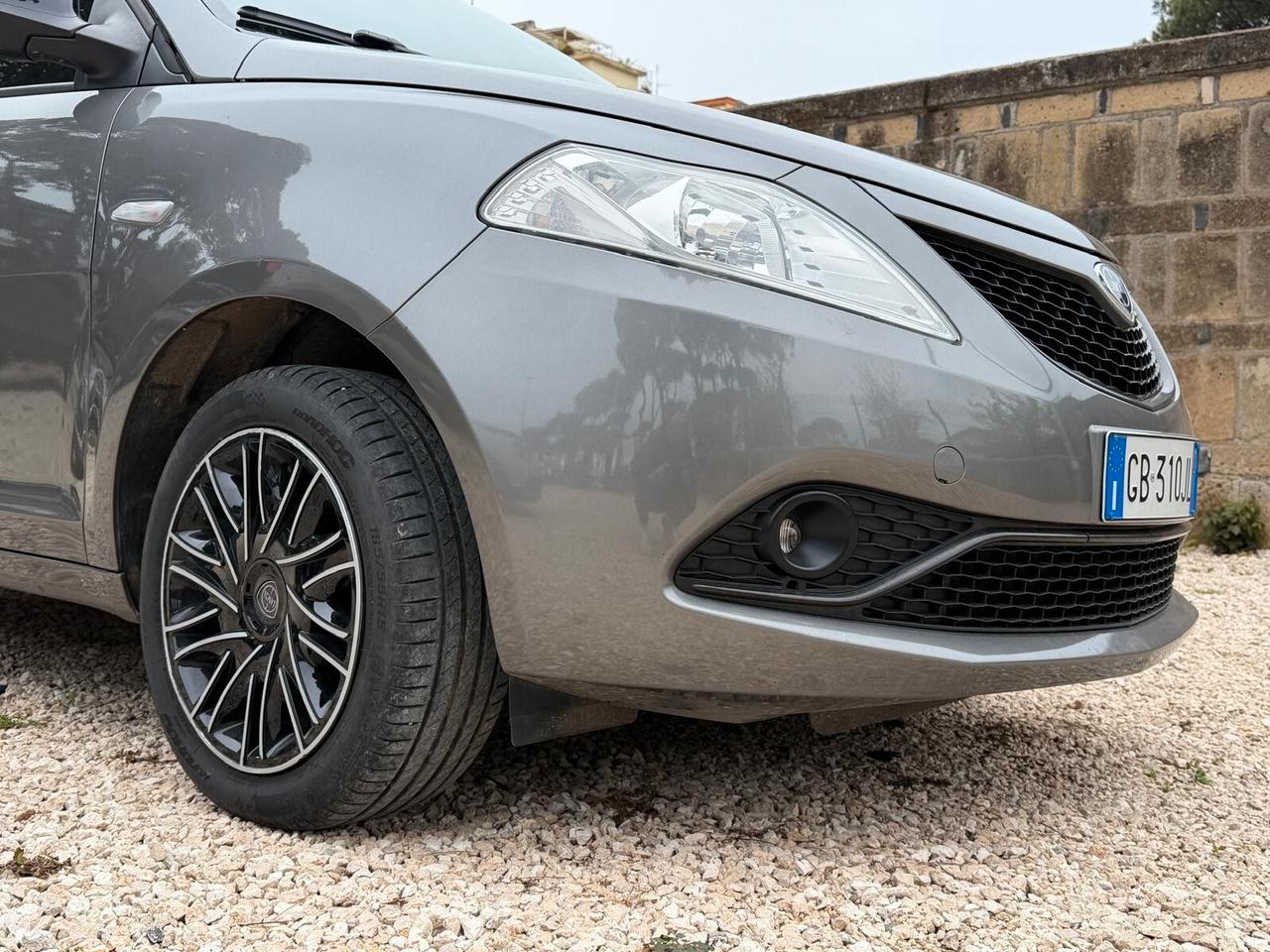 Lancia Ypsilon 1.0 FireFly 5 porte S&S Hybrid Ecochic Gold