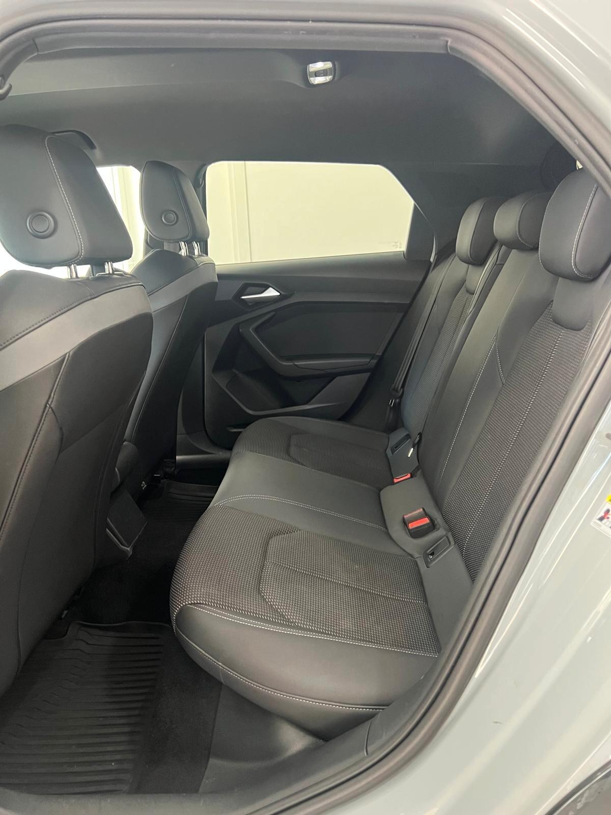 Audi A1 citycarver 30 TFSI Identity Contrast