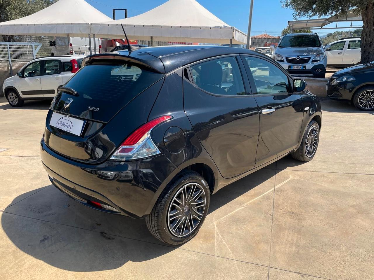 Lancia Ypsilon 1.0 FireFly 5 porte S&S Hybrid Gold