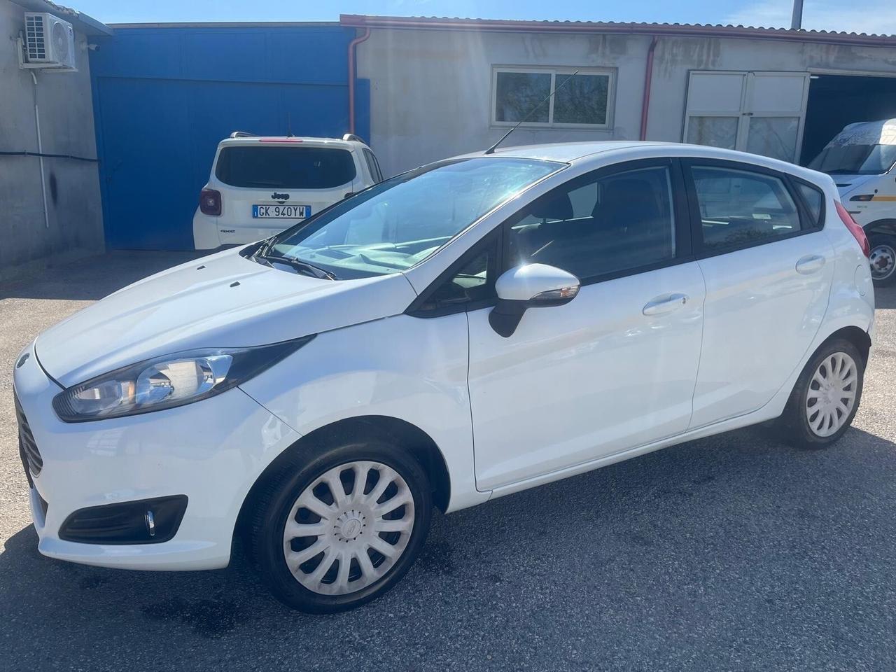 Ford fiesta 1.5 tdci-5 P-full/opt-2013