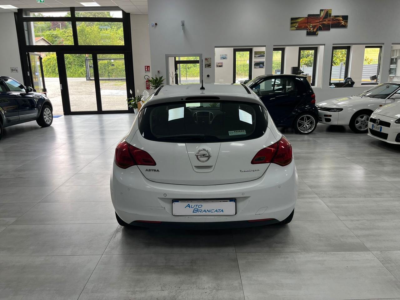 Opel Astra 5p 1.4 100cv