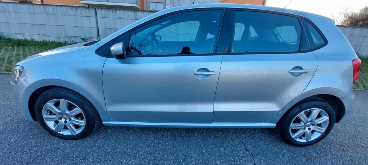 POLO 1,6 DIESEL 90 CV TELEFONO SENSORI COMANDI AL VOLANTE LEGA IMPECCABILE X NEOPATENTATI