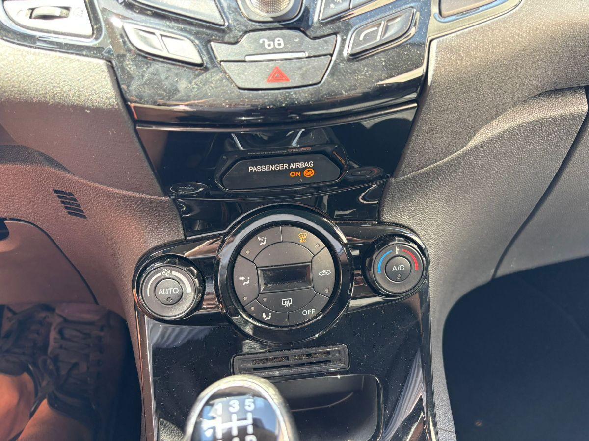 FORD Fiesta 1.5 TDCi 75CV 5p. Titanium