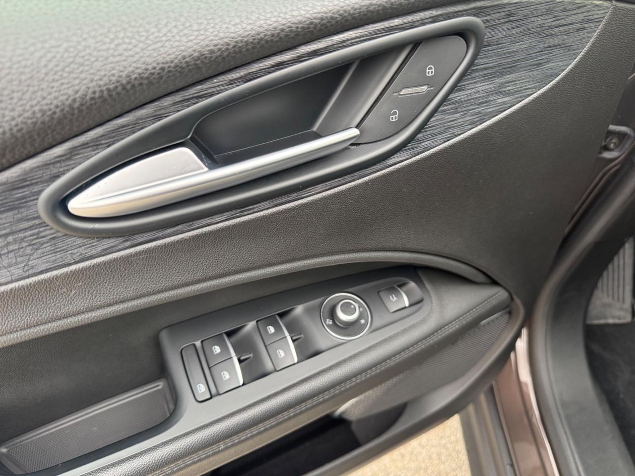 Alfa Romeo Stelvio 2.2 Turbodiesel 160 CV AT8 RWD