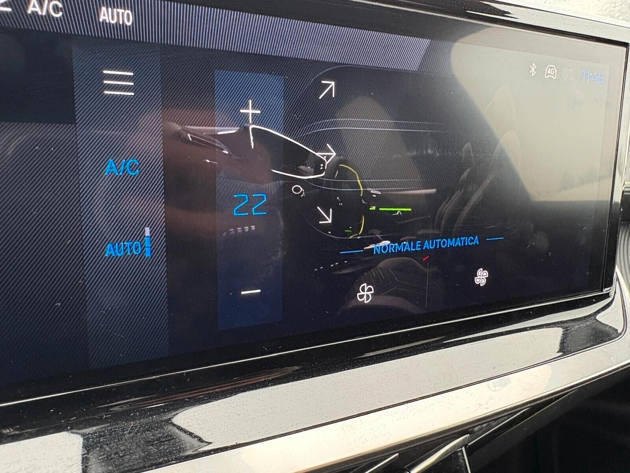 Peugeot 208 GT Hybrid 136 e-DCS6 SPOTICAR