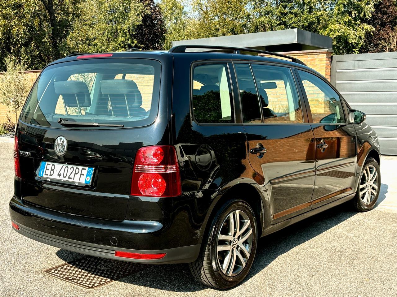 VW TOURAN 1.6 benzina- 7POSTI-U.Propr-2010