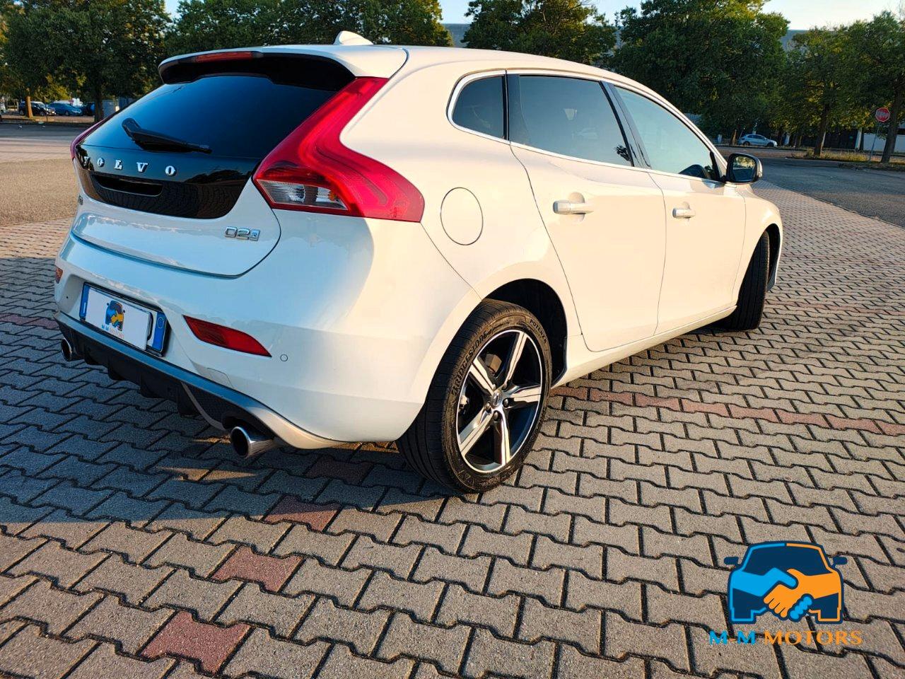 Volvo V40 2.0 d2 R-design Momentum my17