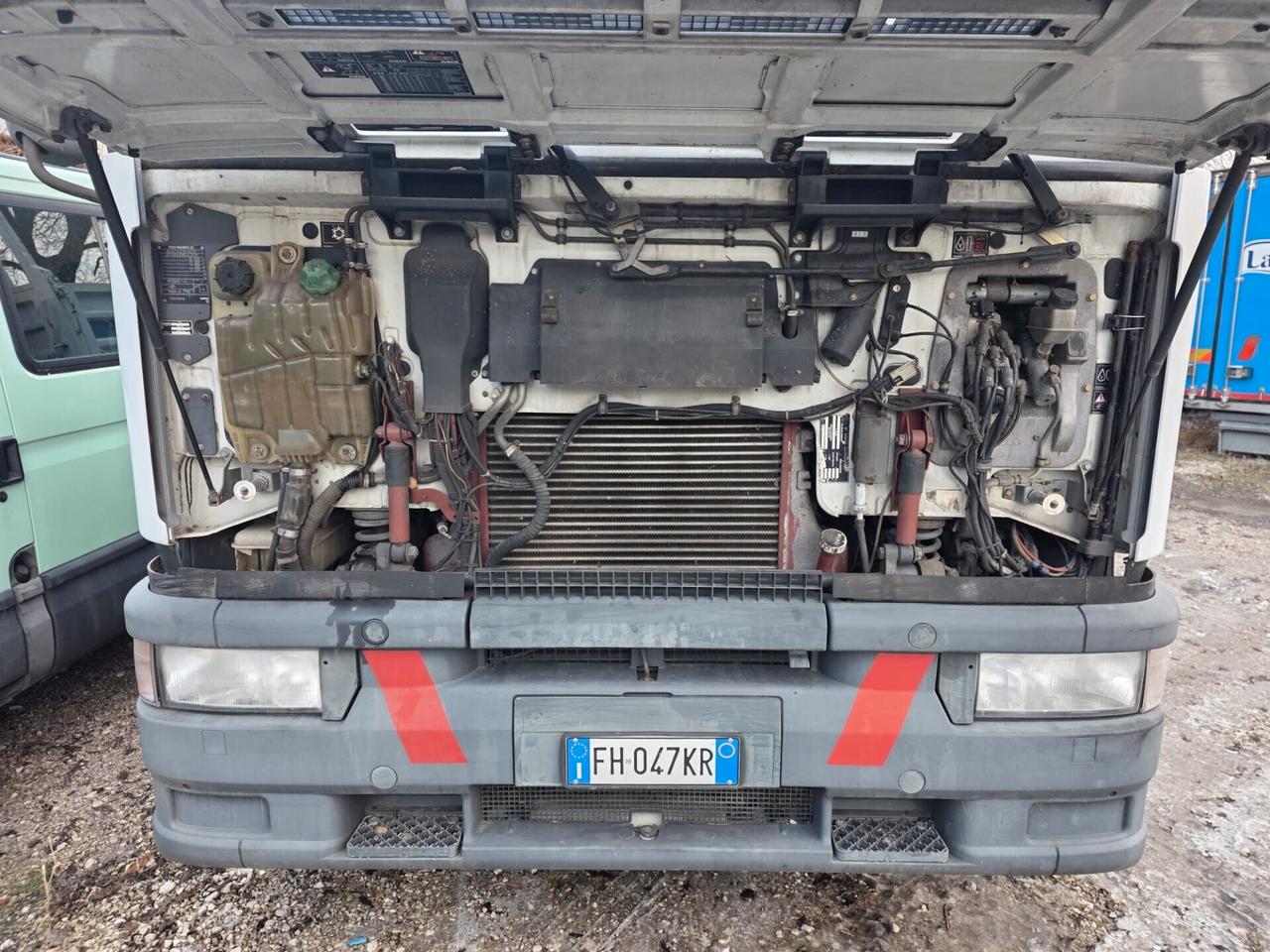 Iveco Eurotech con ribaltabile e gru