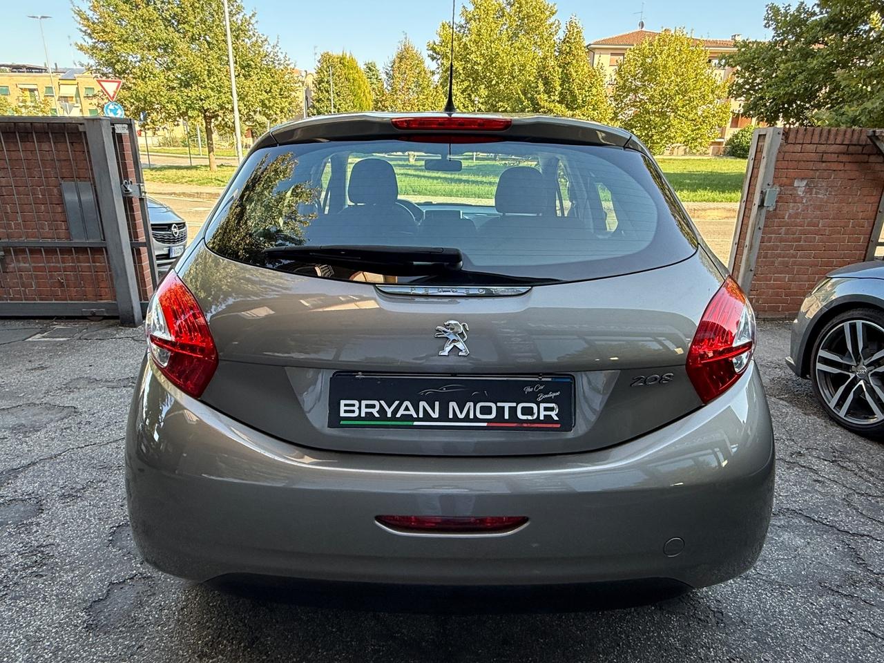 Peugeot 208 1.4 HDi 68 CV 5 porte Allure