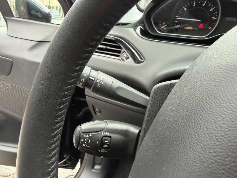 Peugeot 208 208 5p 1.2 puretech Allure 82cv DISTRIBUZIONE ESEGUITA NEL 2025