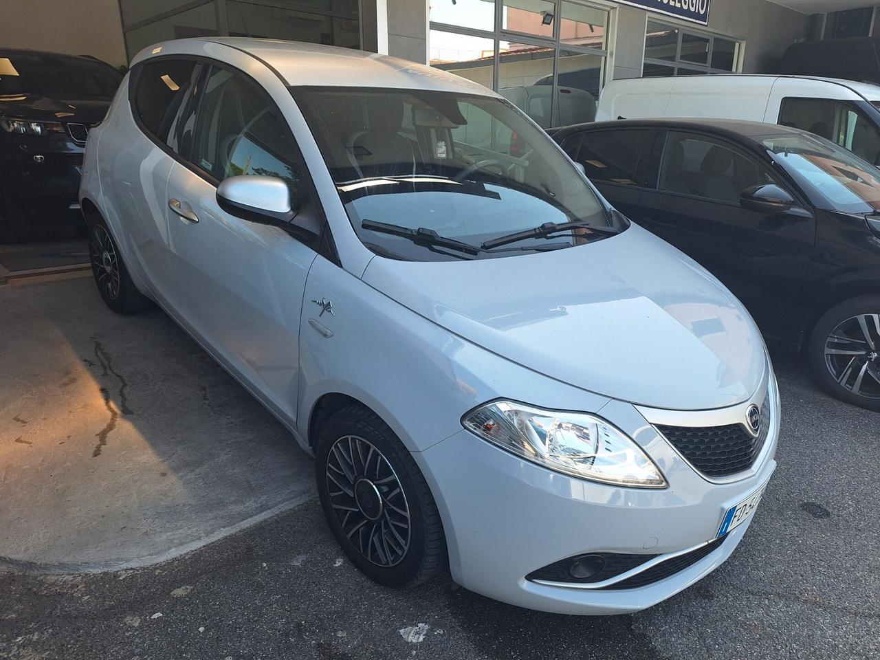 Lancia Ypsilon 1.2 69 CV 5 porte Gold