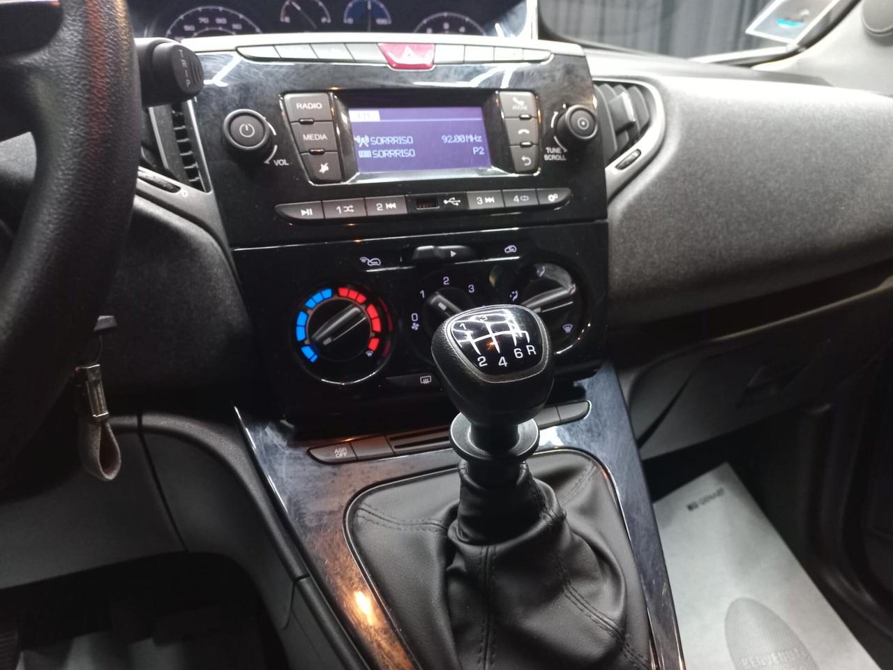Lancia Ypsilon 1.0 FireFly 5 porte S&S Hybrid Silver