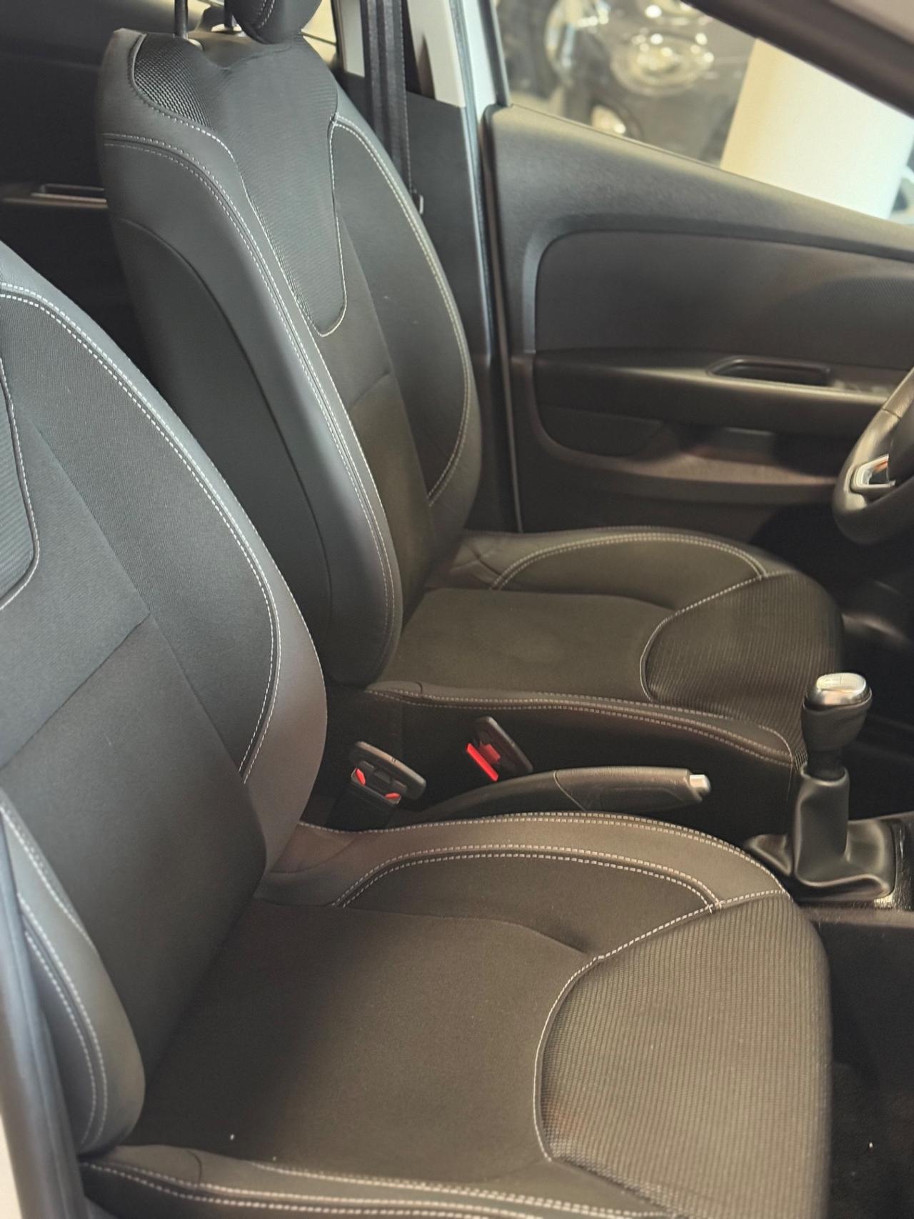 Renault Clio 1.2 75CV 5 porte Zen