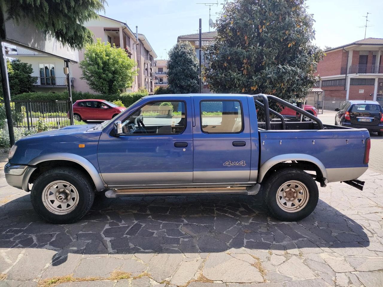 Nissan Navara Double Cab King Cab 2.5 TD