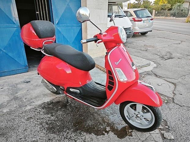 PIAGGIO Vespa 250 GTS accessoriata