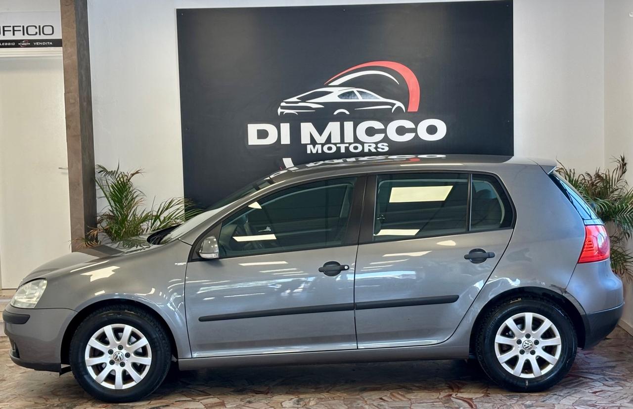 Volkswagen Golf 1.6 16V FSI 5p. Sportline