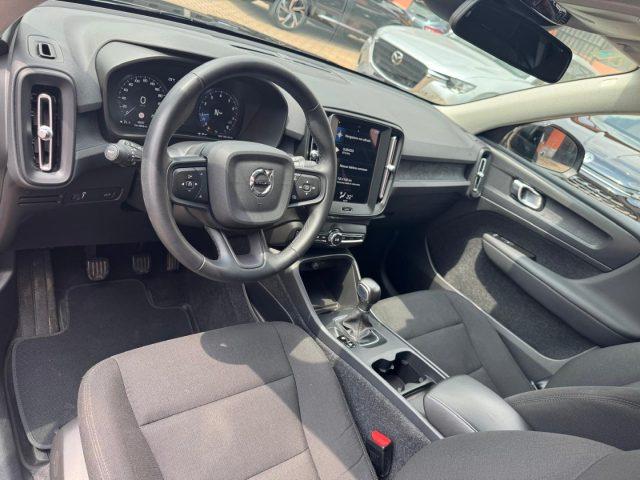 VOLVO XC40 T2 Momentum Core
