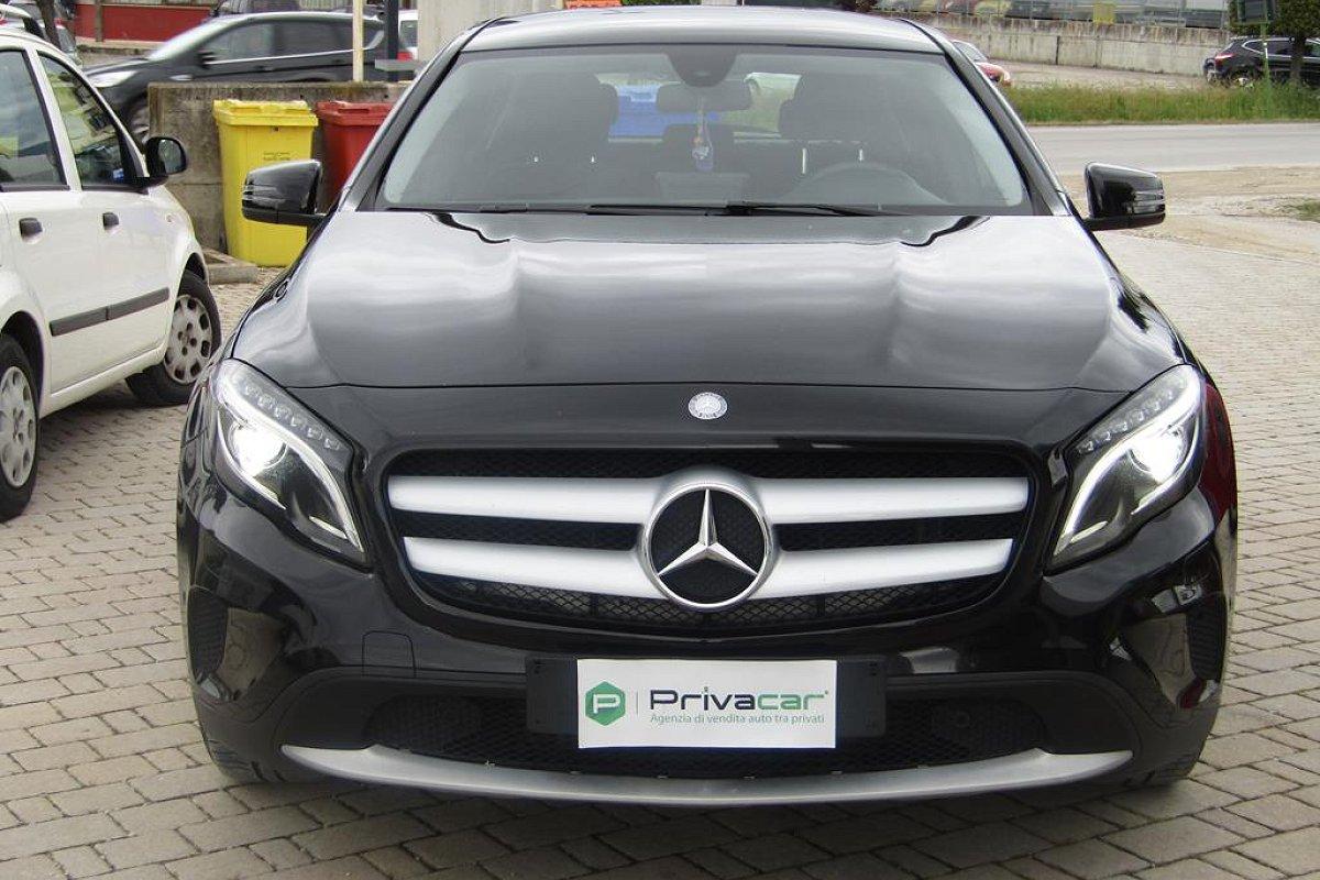 MERCEDES GLA 180 d Automatic Business