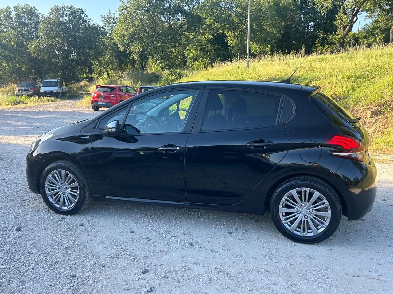 Peugeot 208 PureTech 82 5 porte Allure neopatentati permute