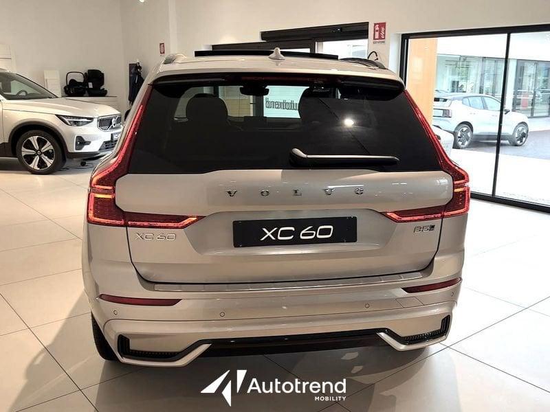 Volvo XC60 B5 250 CV AWD Mild Hybrid Benzina Automatica Ultra Dark