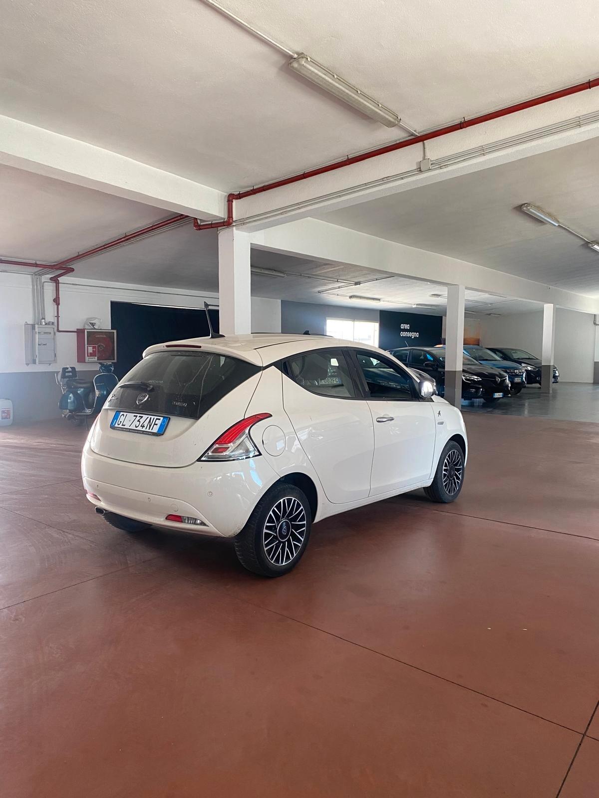 Lancia Ypsilon 1.0 FireFly 5 porte S&S Hybrid Alberta Ferretti