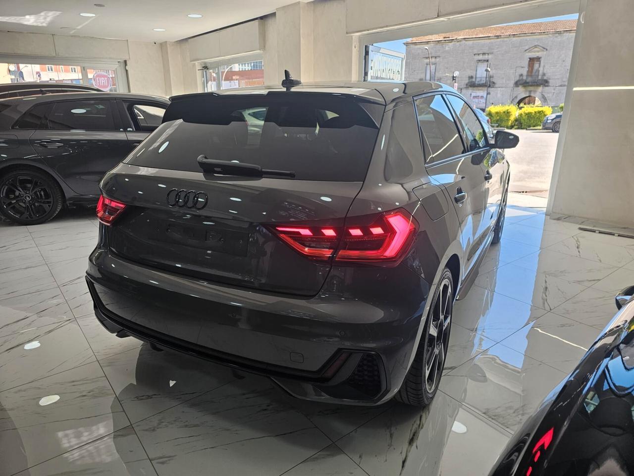 NUOVA AUDI A1 SPORTBACK S-LINE BLACK LINE 30 TFSI 116CV S-TRONIC - PACK LUCI.