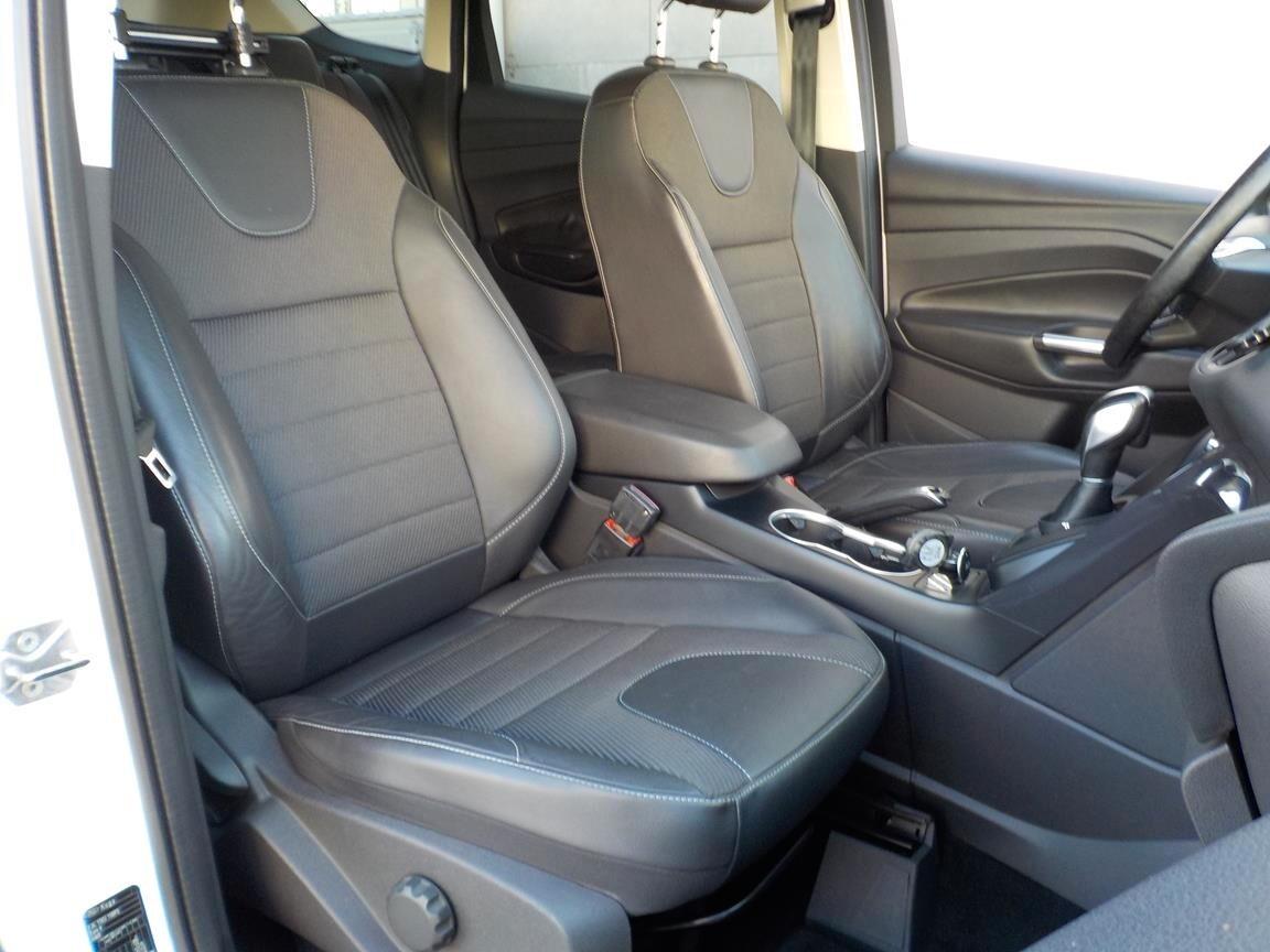 Ford Kuga 2.0 TDCI 150 CV S&S 4WD Powershift Titanium