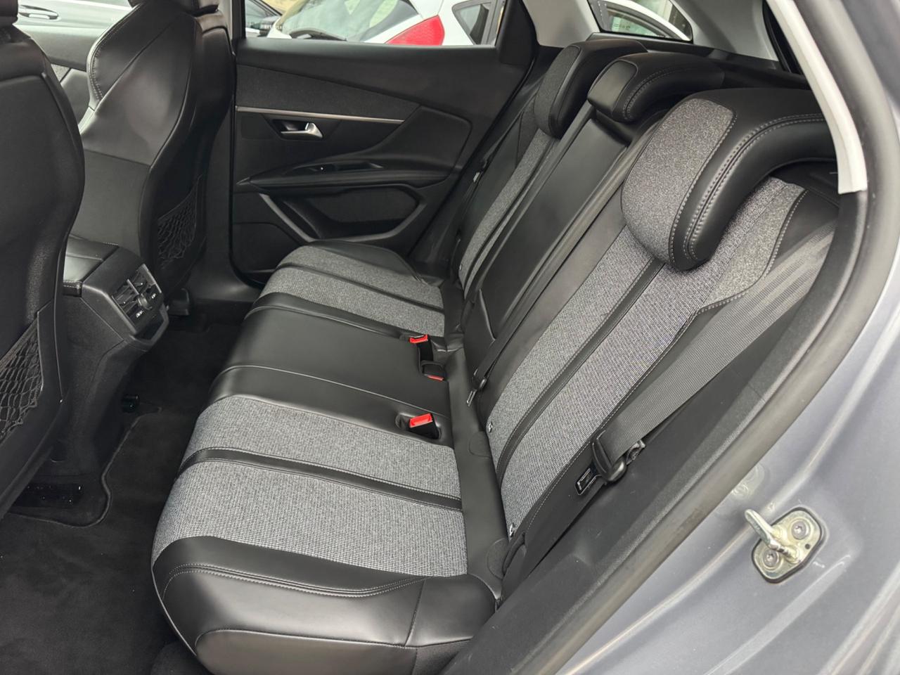 Peugeot 3008 BlueHDi 130 S&S Allure