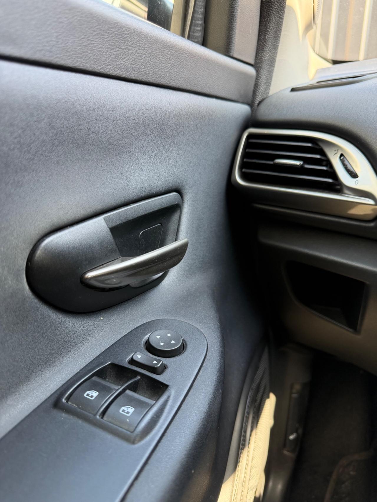 Lancia Ypsilon 1.2 Neopatentati Euro 6