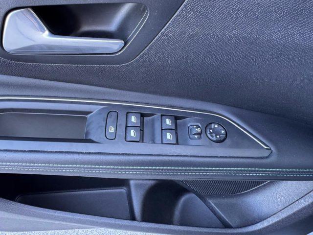PEUGEOT 5008 130cv EAT8 ALLURE IVA ESPOSTA 7 POSTI automatica