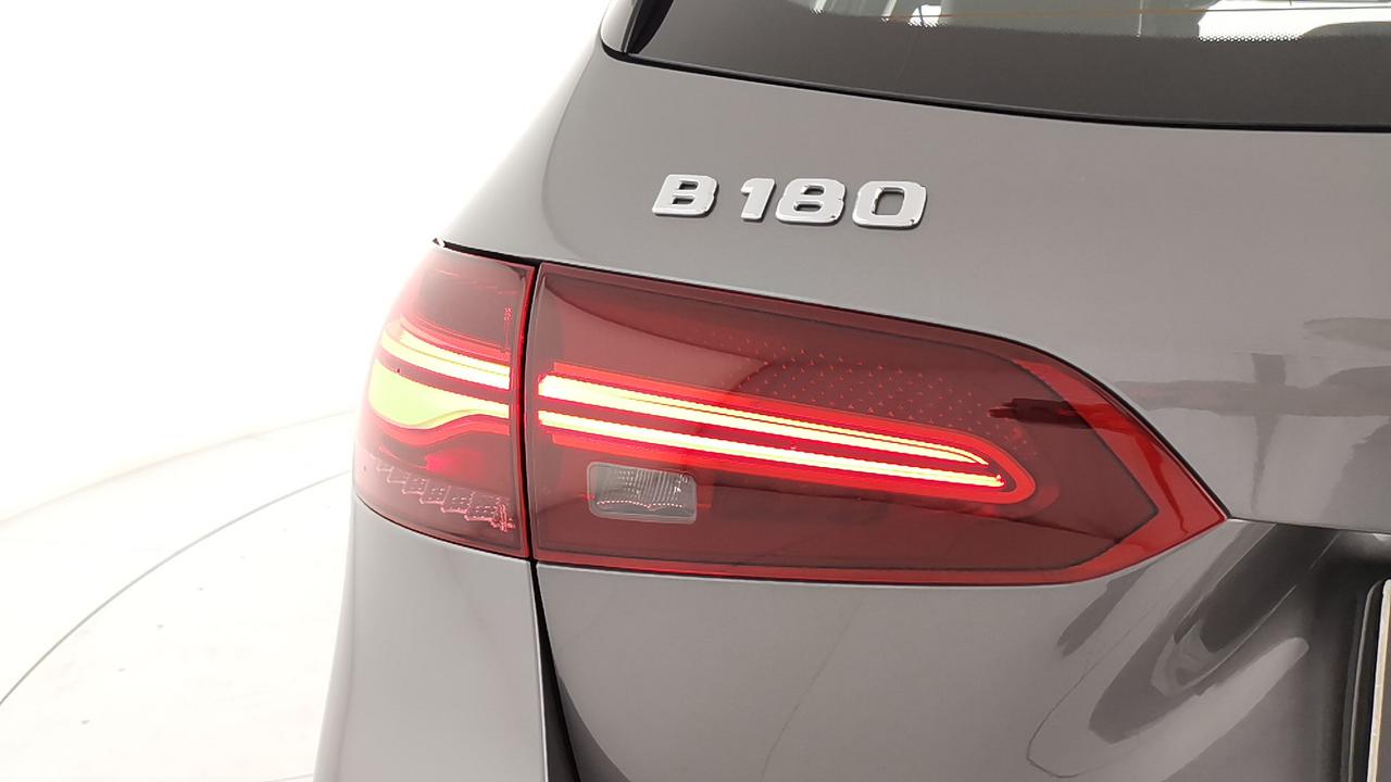 Mercedes-Benz Classe B - W247 2023 - B 180 AMG Line Premium auto