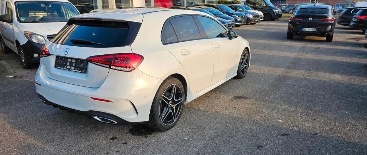Mercedes-benz A 180d Automatic Premium AMG Line Pack night