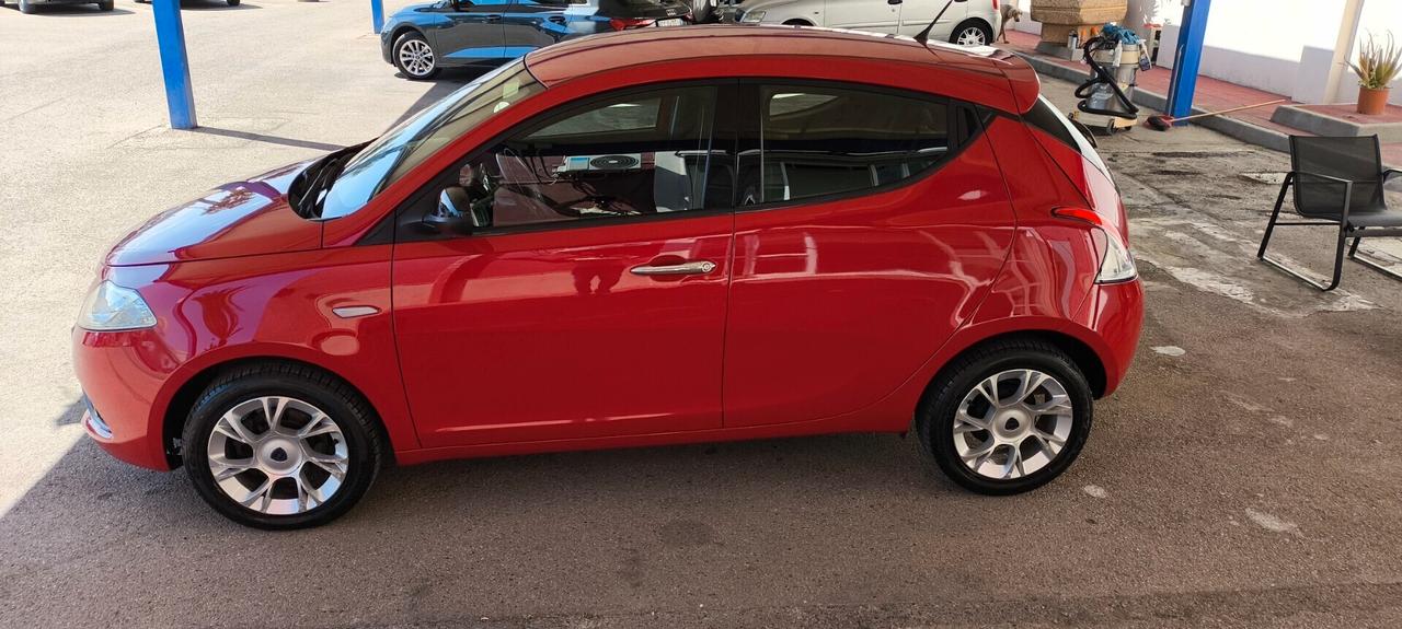Lancia Ypsilon 1.2 69 CV 5 porte S&S Gold