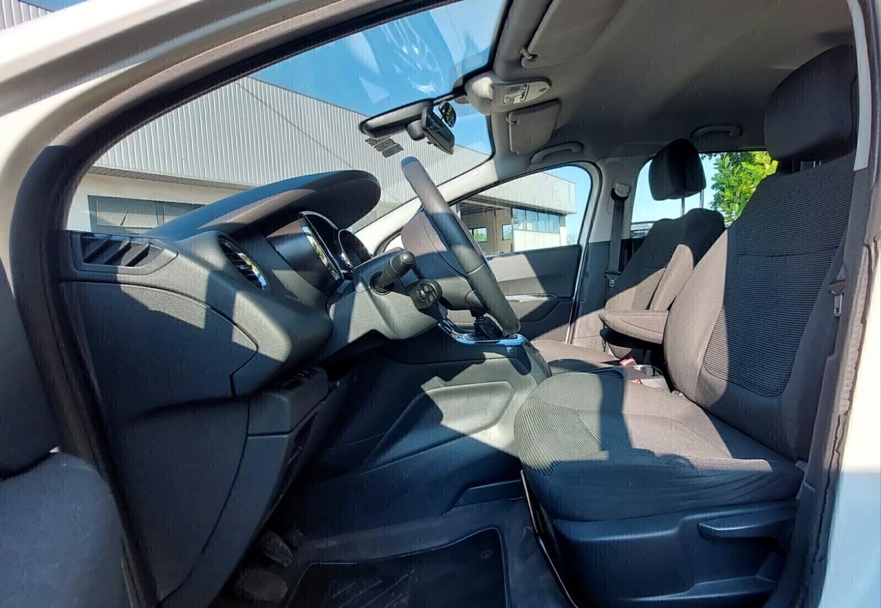 Peugeot 5008 1.6 Diesel 7 Posti Neopatentati
