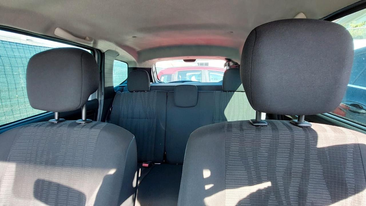 Dacia Duster 1.5 Diesel Neopatentati con gancio di traino