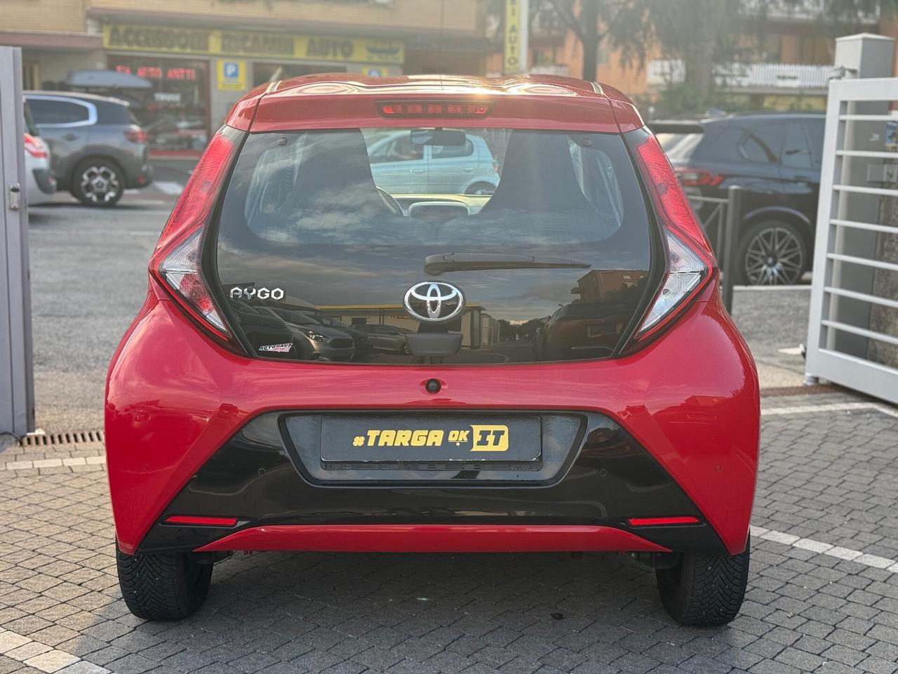 Toyota Aygo Connect 1.0 5 porte x-play + GARANTITA