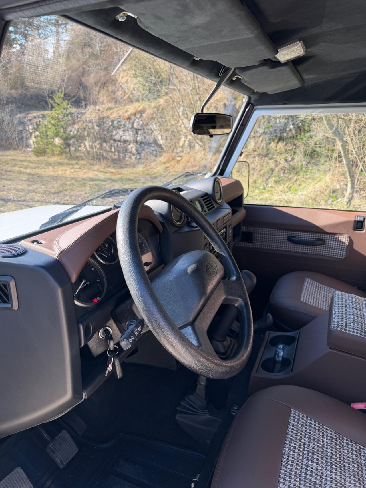 Land Rover Defender 90 2.4 TD4 Station Wagon SE N1