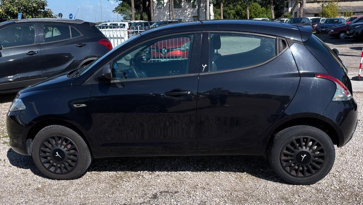Lancia Ypsilon 0.9 TwinAir 85 CV 5 porte Metano Ecochic Gold