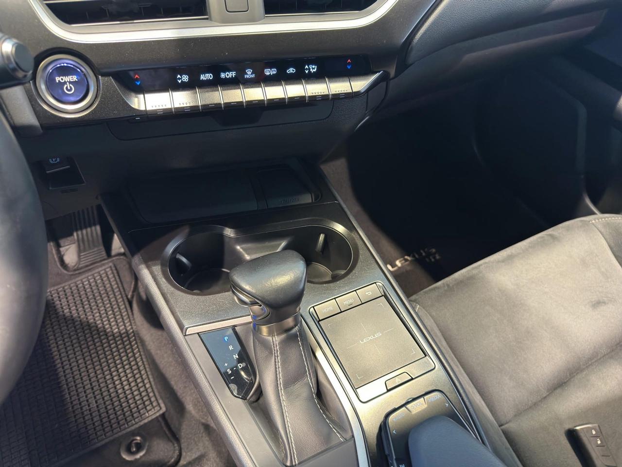 Lexus UX 250h 2.0 Business 2wd cvt