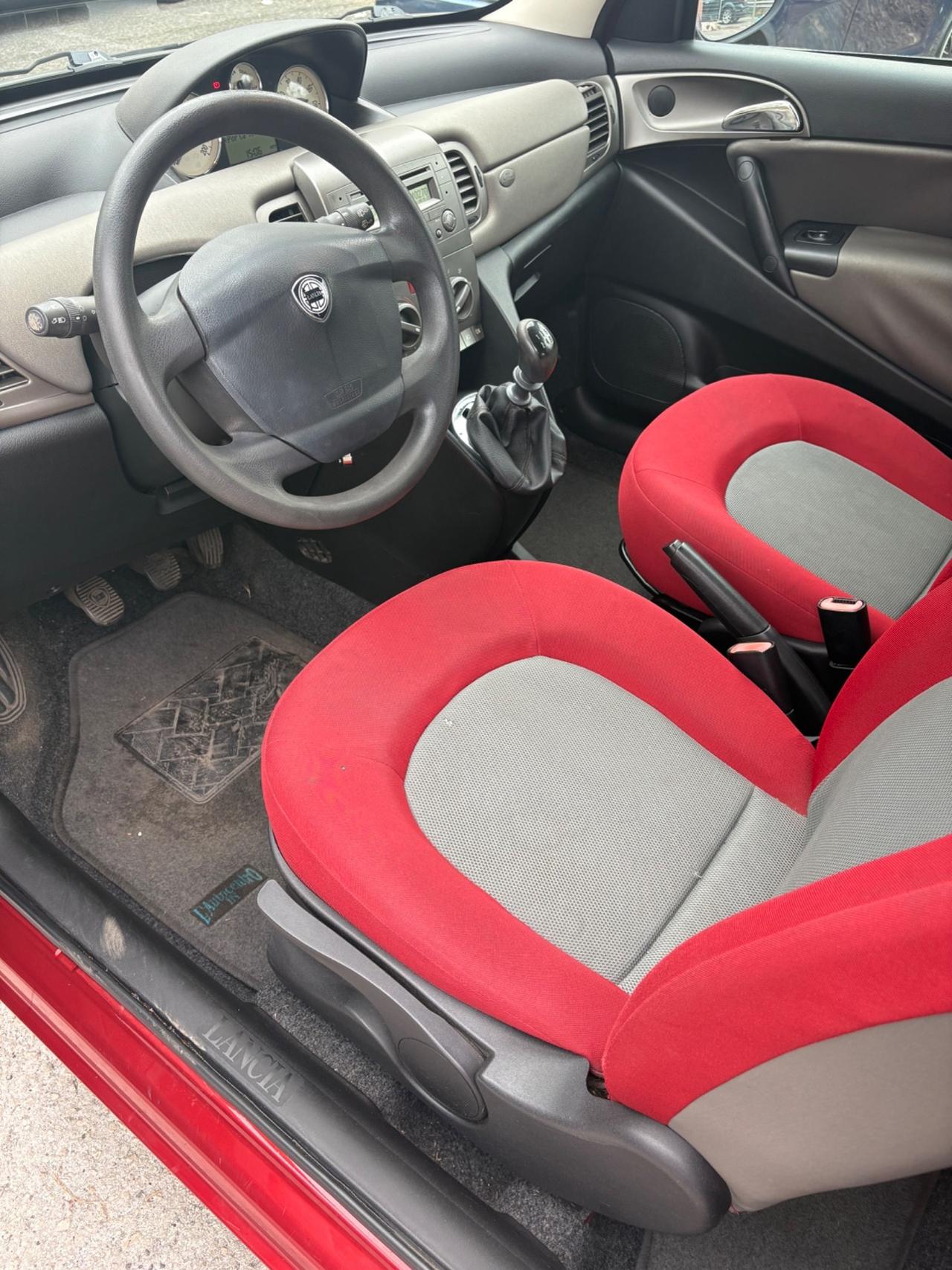 Lancia Ypsilon 1.2 16V Platino 94000 km